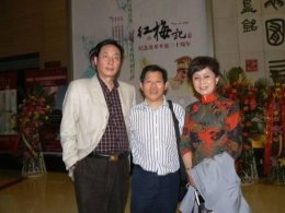 著名川剧作曲家王文训退休后帮扶地方剧院，想搞点器乐的东西