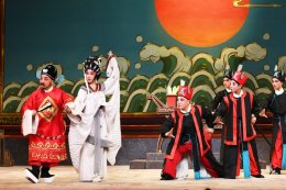 逗趣粤剧《升官记》 五一假期happy ending